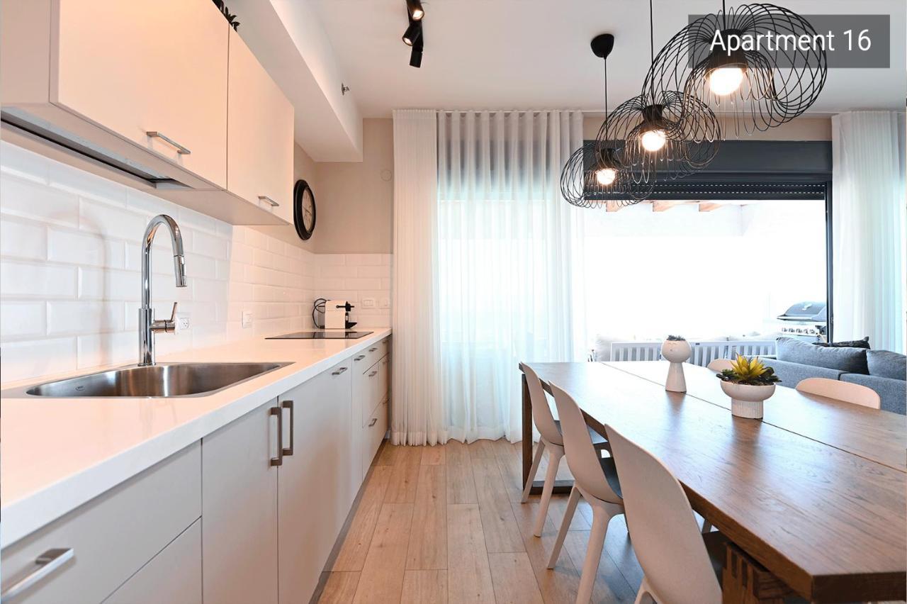 Yalarent C Kinneret Hotel Apartments Migdal Exteriör bild
